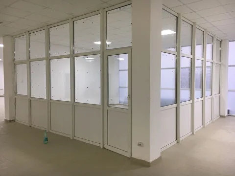 Drzwi PCV w Przestrzeniach Komercyjnych Wrocławia